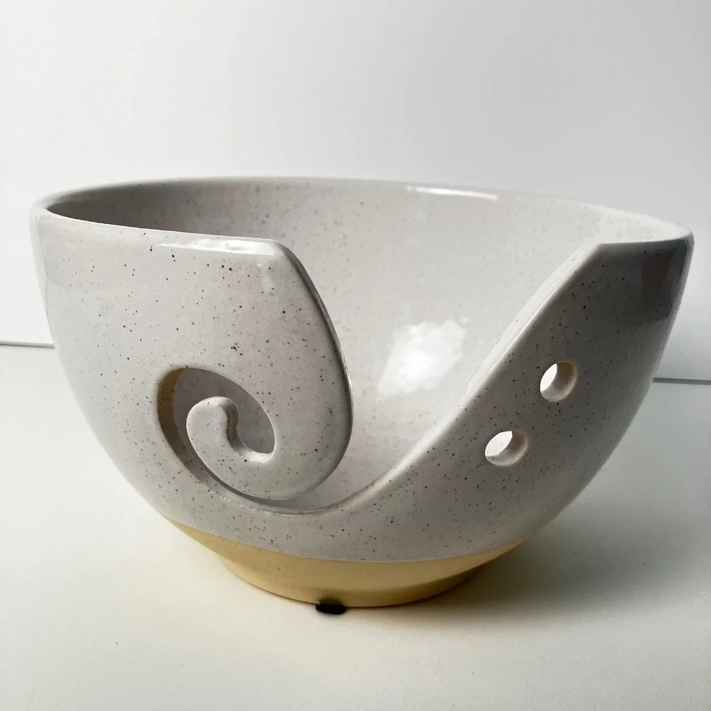 K+C Ceramic Yarn Bowl 7in Speckled White Spiral Guide Knitting Organizer